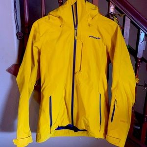 Women’s “like new” Patagonia Ski/board jacket